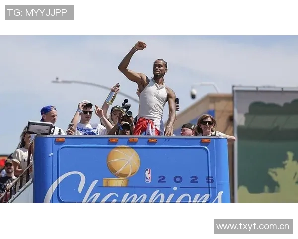 NBA高管与球探齐聚考察Woj母校球队球员展现人脉魅力 NBA高管与球探齐聚考察Woj母校球队球员展现人脉魅力