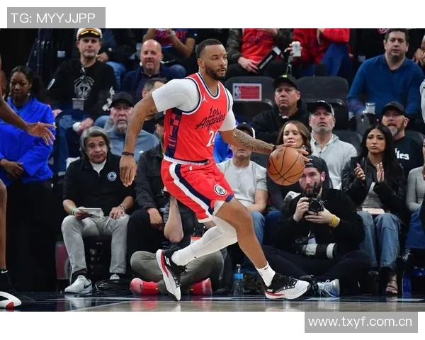 鲍威尔表现稳定全场13投6中贡献18分4篮板3助攻1抢断1盖帽