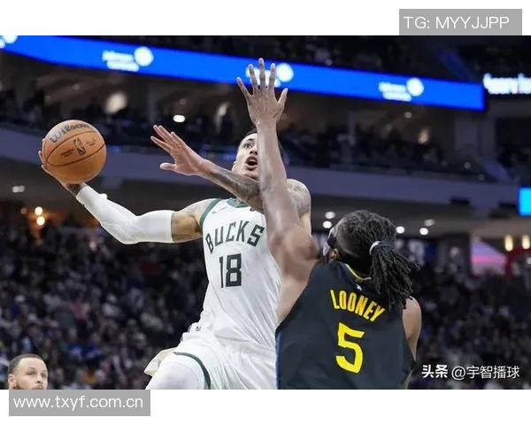 库兹马半场表现出色7投4中贡献11分2篮板2助攻展现强大实力 库兹马半场表现出色7投4中贡献11分2篮板2助攻展现强大实力