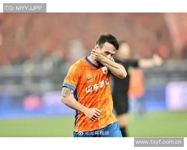 瓦科精彩破门被判越位球迷惋惜进球无效瞬间回顾 瓦科精彩破门被判越位球迷惋惜进球无效瞬间回顾