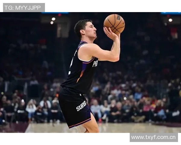 外线双星闪耀狄龙三分全中阿伦稳健发挥助力球队上半场表现 外线双星闪耀狄龙三分全中阿伦稳健发挥助力球队上半场表现