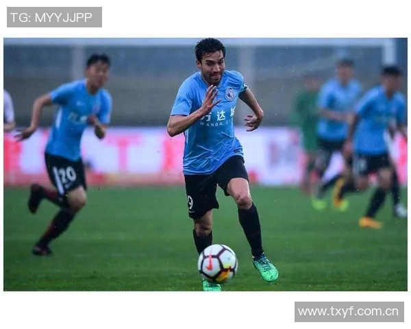 前大连人球员质疑上海人执教失控高层决策引发争议 前大连人球员质疑上海人执教失控高层决策引发争议