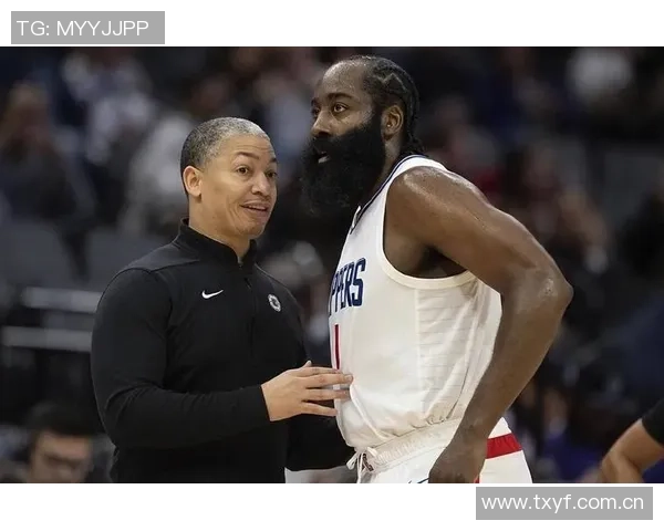 快船队启程前往休斯敦哈登与小卡登机照引发球迷热议 快船队启程前往休斯敦哈登与小卡登机照引发球迷热议