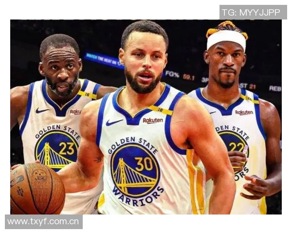 库里赞扬队友表现出色强调团队合作的重要性与团结精神