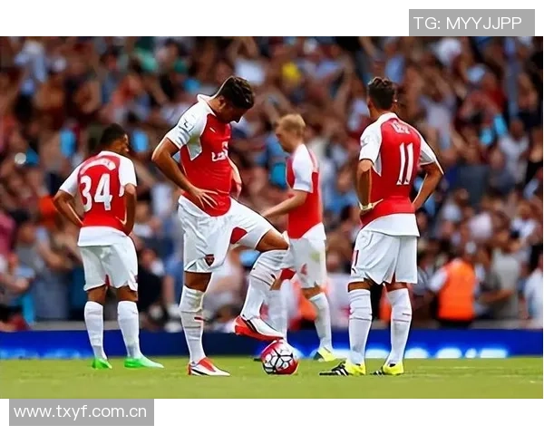 阿森纳球员提前布局拦截战术在中场线前的精彩表现 阿森纳球员提前布局拦截战术在中场线前的精彩表现